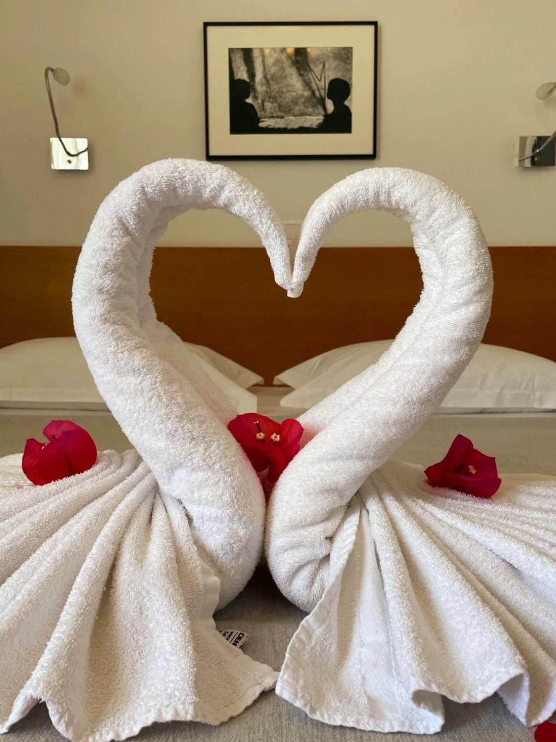 Hotel Cala Di L'Oru เอลเลอรูซ ภายนอก รูปภาพ
